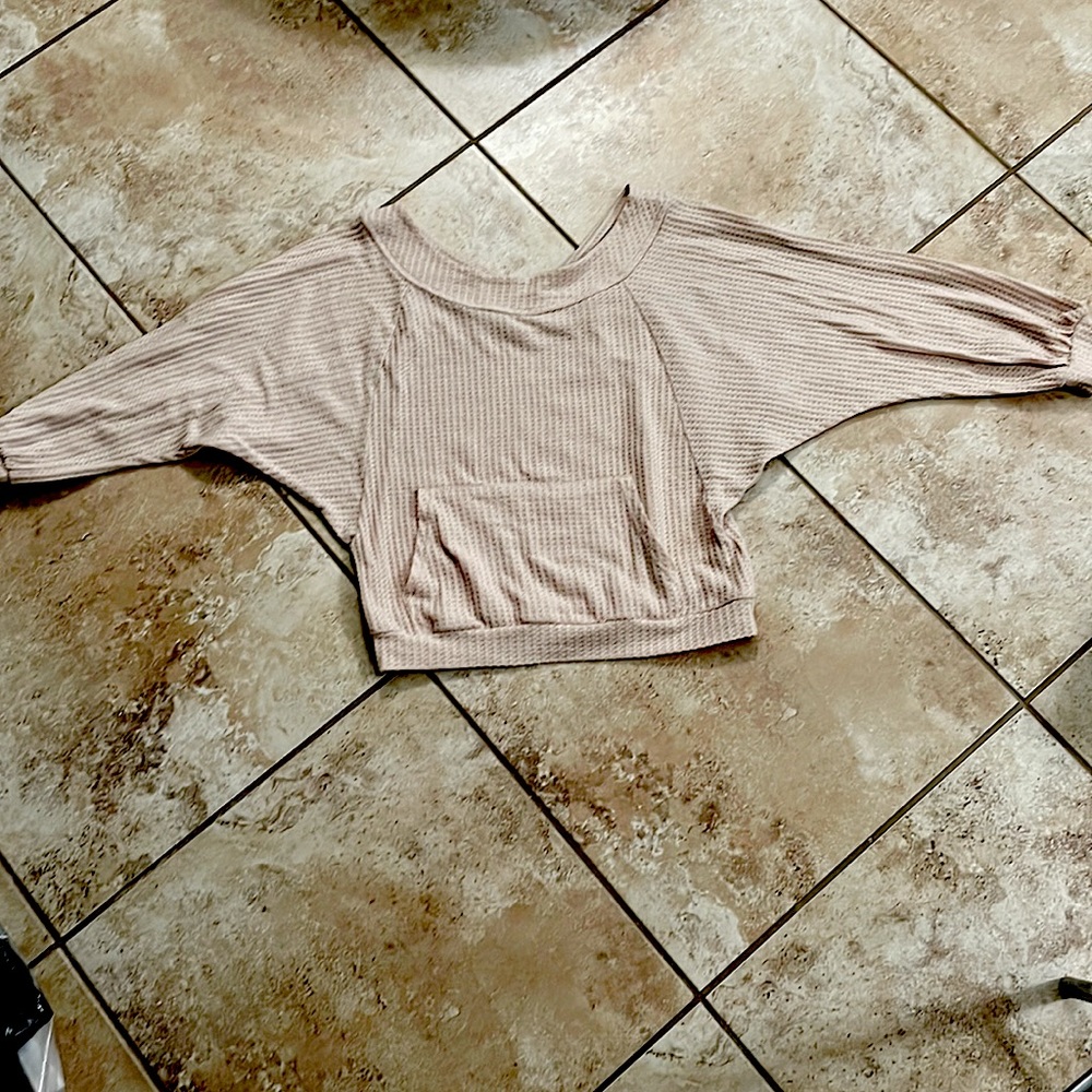 Beige ribbed sweater with a pocket in the front